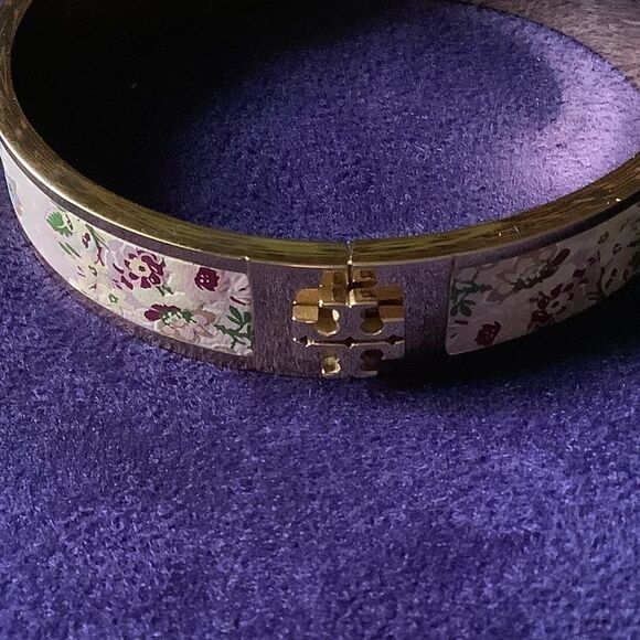 NWT TORY BURCH MILLER LEATHER FLORAL HINGE BRACELET NEW - Picture 4 of 14